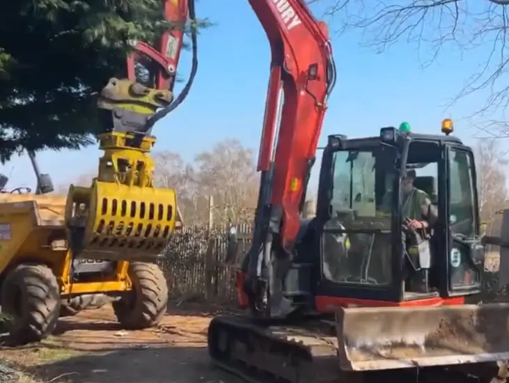 image of an 8 Ton Excavator at Work